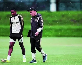 Imagem ilustrativa da imagem Wallace Yan cai nas graças de Leonardo Jardim no Flamengo