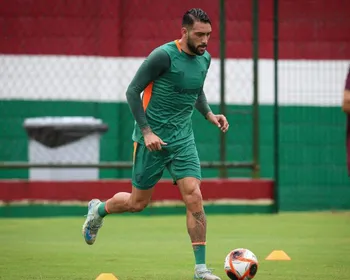 Imagem ilustrativa da imagem Zagueiro Freytes sob pressão no Fluminense