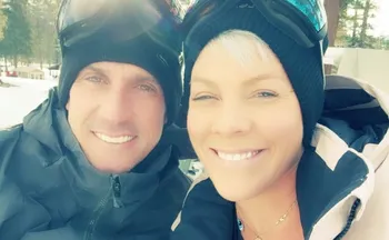 Imagem ilustrativa da imagem "Acabei de descobrir que estou separada", ironiza Pink sobre rumores de separação