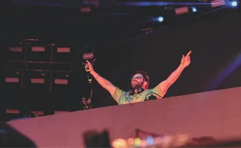 Imagem ilustrativa da imagem Alok comanda agito no Recife com luzes e fogos