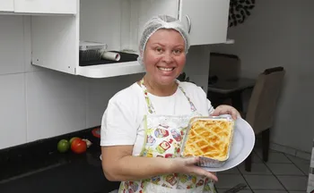 Imagem ilustrativa da imagem Aprenda a fazer um Empadão de camarão para saborear na Semana Santa