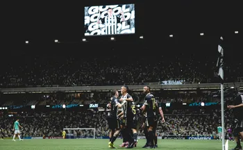 Imagem ilustrativa da imagem Atlético-MG joga mal, mas vence o Juventud-URU com gol no fim