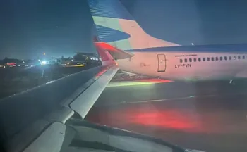 Imagem ilustrativa da imagem Avião da Latam com destino ao Brasil bate em aeronave argentina em aeroporto