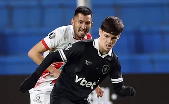 Imagem ilustrativa da imagem Botafogo empilha gols perdidos e perde para o Potosí na Libertadores