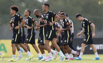 Imagem ilustrativa da imagem Brasil enfrenta França em fase final de preparação para Copa do Mundo