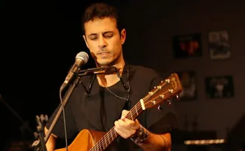 Imagem ilustrativa da imagem Campeão de futevôlei se rende à música e lança disco