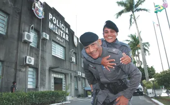 Imagem ilustrativa da imagem Carreira na PM: filha segue os passos do pai na luta contra o crime