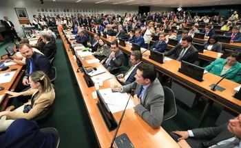 Imagem ilustrativa da imagem Comissão retoma análise do fim da escala 6x1 nesta quarta-feira