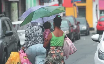 Imagem ilustrativa da imagem ES tem 57 pessoas fora de casa e novo alerta de chuva intensa