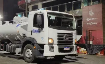 Imagem ilustrativa da imagem Estudante morre após ser atropelada por caminhão de limpeza durante Carnaval na BA