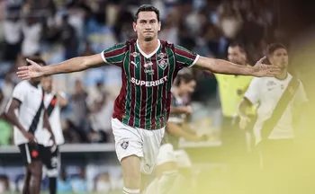 Imagem ilustrativa da imagem Fluminense supera pênalti bisonho, elimina o Vasco e vai à final do Carioca