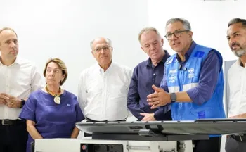 Imagem ilustrativa da imagem Geraldo Alckmin e Padilha entregam ambulâncias e serviços de radioterapia no ES