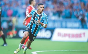 Imagem ilustrativa da imagem Grêmio faz 3 a 0 no Inter e encaminha título do Campeonato Gaúcho
