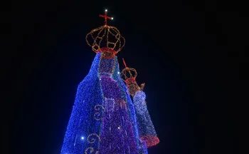 Imagem ilustrativa da imagem Imagem iluminada de Nossa Senhora da Penha é acesa em Vila Velha; veja fotos