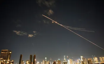 Imagem ilustrativa da imagem Israel volta a atacar Teerã e Irã escala retaliação