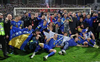 Imagem ilustrativa da imagem Itália perde para a Bósnia nos pênaltis e fica fora da terceira Copa seguida