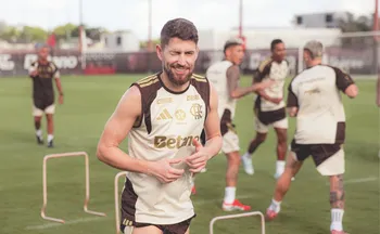 Imagem ilustrativa da imagem Jorginho participa de treino e pode reforçar o Flamengo pela Recopa