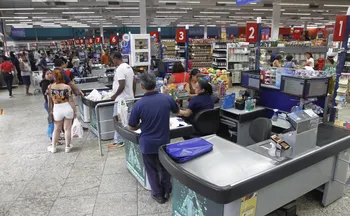 Imagem ilustrativa da imagem Mais de 5 mil trabalhadores de rede de supermercados vão ter duas folgas semanais