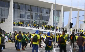Imagem ilustrativa da imagem Moraes vota por rejeitar recurso de cúpula da PMDF condenada pelo 8/1