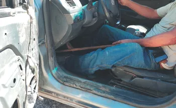 Imagem ilustrativa da imagem Motorista flagrado alcoolizado e "dirigindo" com cabo de vassoura: qual a punição?