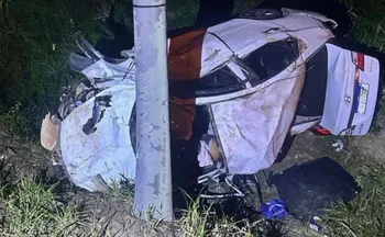 Imagem ilustrativa da imagem Mulher morre e três ficam feridos após carro capotar na ES 164, em Baixo Guandu