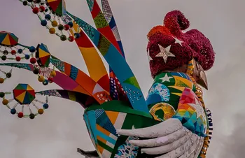 Imagem ilustrativa da imagem O canto do Galo: Majestade domina o Recife sob o sol da paz e 30 trios