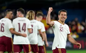 Imagem ilustrativa da imagem Oyarzabal faz dois, Espanha brilha e chega a 27 jogos de invencibilidade