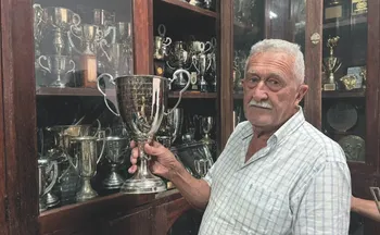 Imagem ilustrativa da imagem Pecuarista de 77 anos mantém acervo com 3 mil prêmios da raça Nelore