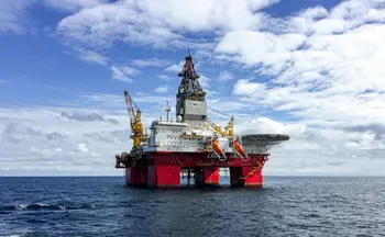 Imagem ilustrativa da imagem Petróleo dispara 8% após Irã anunciar fechamento do estreito de Hormuz