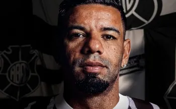 Imagem ilustrativa da imagem Rio Branco: Bruno Peres é o novo lateral capa-preta