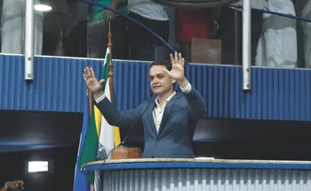 Imagem ilustrativa da imagem “Saio da prefeitura de mãos limpas”, afirma Pazolini na Câmara de Vitória