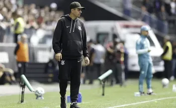 Imagem ilustrativa da imagem Técnico Lucas Piccinato é demitido da equipe feminina do Corinthians