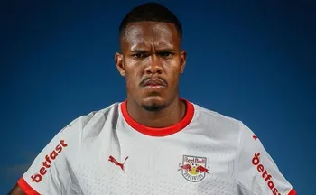 Imagem ilustrativa da imagem Zagueiro do Bragantino volta a se desculpar por declarações misóginas