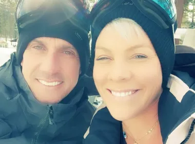 Imagem ilustrativa da imagem "Acabei de descobrir que estou separada", ironiza Pink sobre rumores de separação