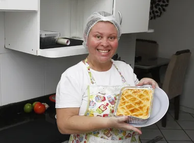 Imagem ilustrativa da imagem Aprenda a fazer um Empadão de camarão para saborear na Semana Santa