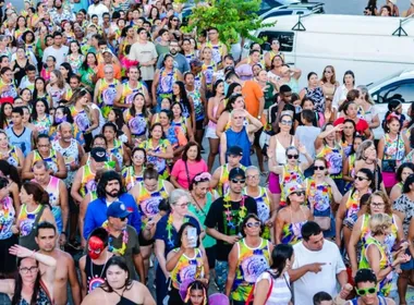 Imagem ilustrativa da imagem Bloco Bote Fé anima a folia católica em Marataízes