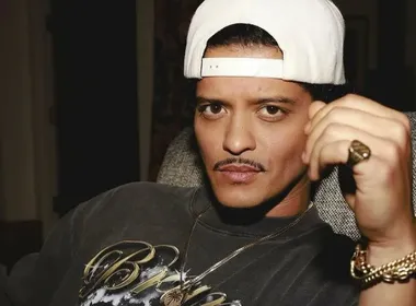 Imagem ilustrativa da imagem Bruno Mars vira alvo de críticas ao divulgar turnê de Chris Brown