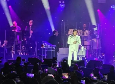 Imagem ilustrativa da imagem "Cidade mais linda do Brasil", declara Roberto Carlos em show no ES