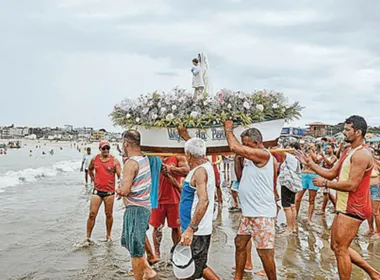 Imagem ilustrativa da imagem Festa das Canoas com feira e shows em Marataízes