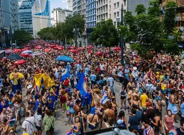 Imagem ilustrativa da imagem Prefeitura de SP contraria própria regra ao liberar bloco que teve tumulto