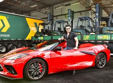 Imagem ilustrativa da imagem Zezé Di Camargo exibe novo carro de luxo avaliado em R$ 1,5 milhão