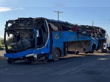 Imagem ilustrativa da imagem Acidente com ônibus de trabalhadores rurais deixa 6 mortos em rodovia de SP