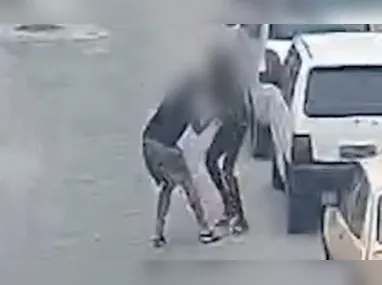 Drogas e armas apreendidas com o traficante