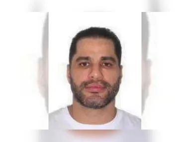 Policiais da delegacia de Nilópolis localizaram o suspeito logo em seguida, sendo agredido por moradores da vizinhança