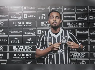 Imagem ilustrativa da imagem Alex Galo “vira-casaca” em busca de estabilidade