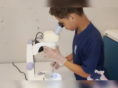 Imagem ilustrativa da imagem Aluno capixaba é finalista de prêmio internacional com projeto de bioplástico