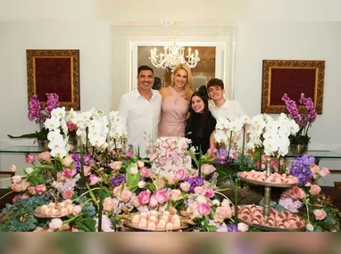 Fãs se emocionam com homenagem de Diogo Nogueira a Paolla Oliveira