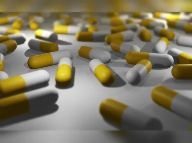 “Resultados promissores e vida normal” – A medicação ainda está em fase experimental, mas apresenta bons resultados, segundo Olavo Franco (à esquerda), médico da pesquisa. O primeiro paciente no país a receber polilaminina, Bruno Freitas (à direita), hoje leva vida independente, trabalha, pratica musculação e dirige, com pequenas sequelas.