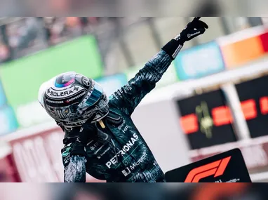 Nelsinho Piquet venceu a corrida principal da Stock Car em Cascavel