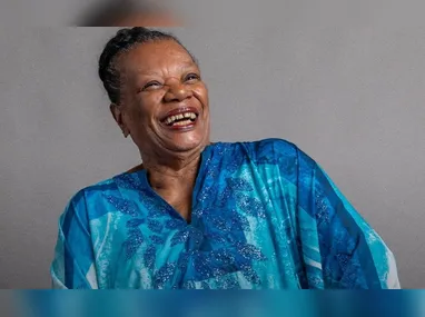 Miá Mello publicou foto com a família após retorno ao Brasil